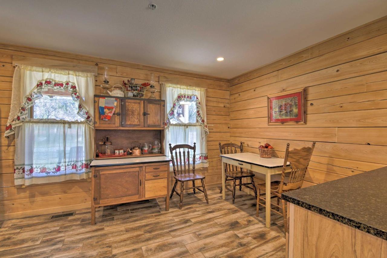 Quiet Hollister Cabin Walk To Lake Taneycomo Exteriör bild